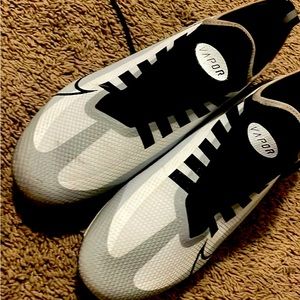 Vapor max cleats
